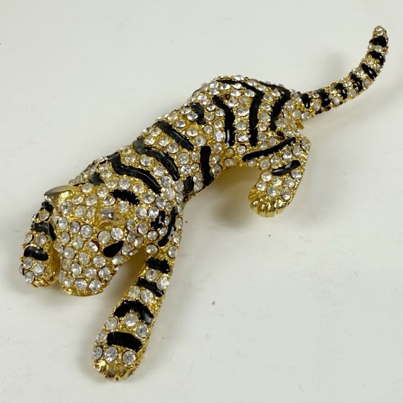 Fashion Jewelry Big Cat Striped Tiger Black Rhinestone Pin Brooch Gold Tone - Picture 1 of 4